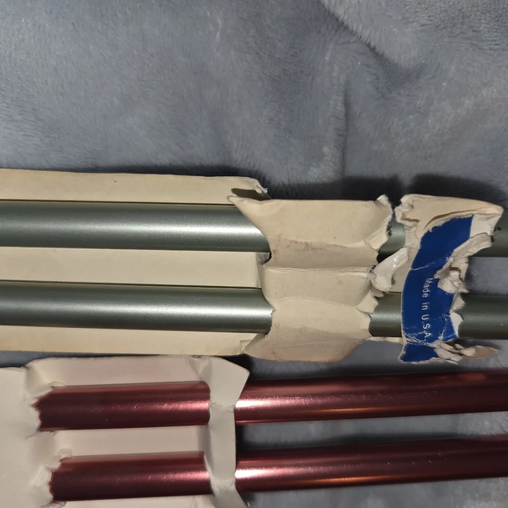 Zephr & Boye Hooker Knitting Needles Set in Red and Gray Size 14 ,15